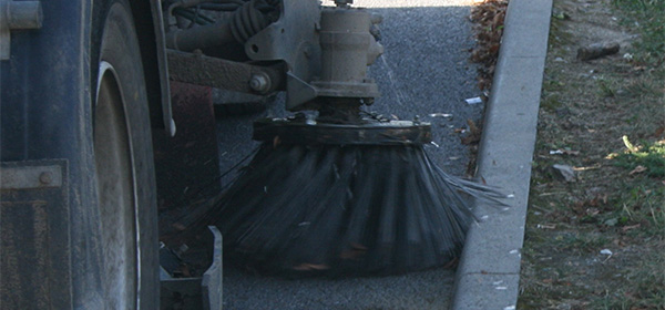 Balayage et désherbage de fils d'eau à Lens